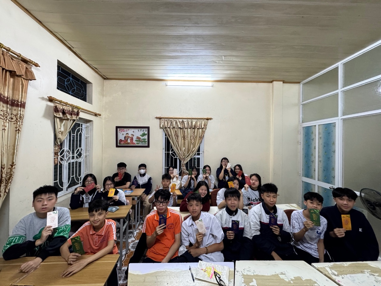 Các em học sinh trong buổi liên hoan lớp